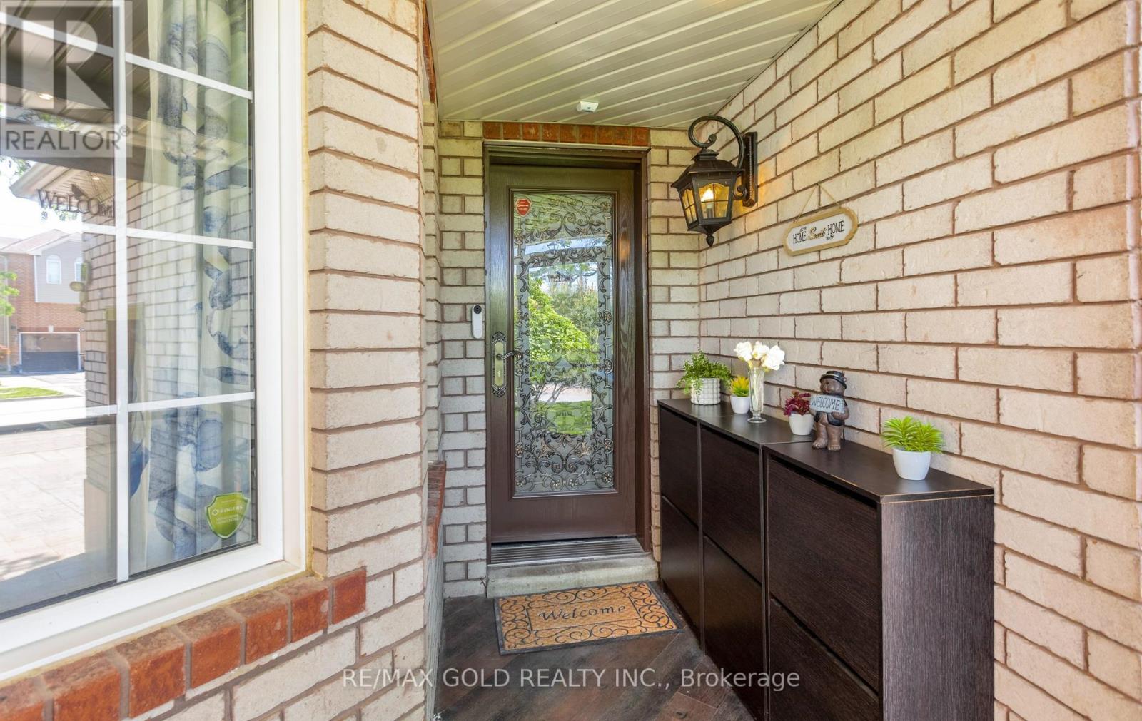 702 Twain Avenue, Mississauga, Ontario  L5W 1K7 - Photo 4 - W13214412