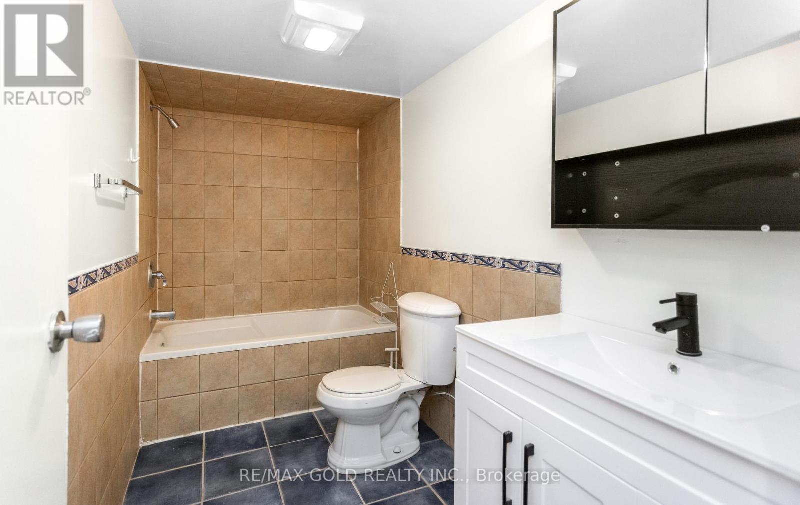 702 Twain Avenue, Mississauga, Ontario  L5W 1K7 - Photo 46 - W13214412