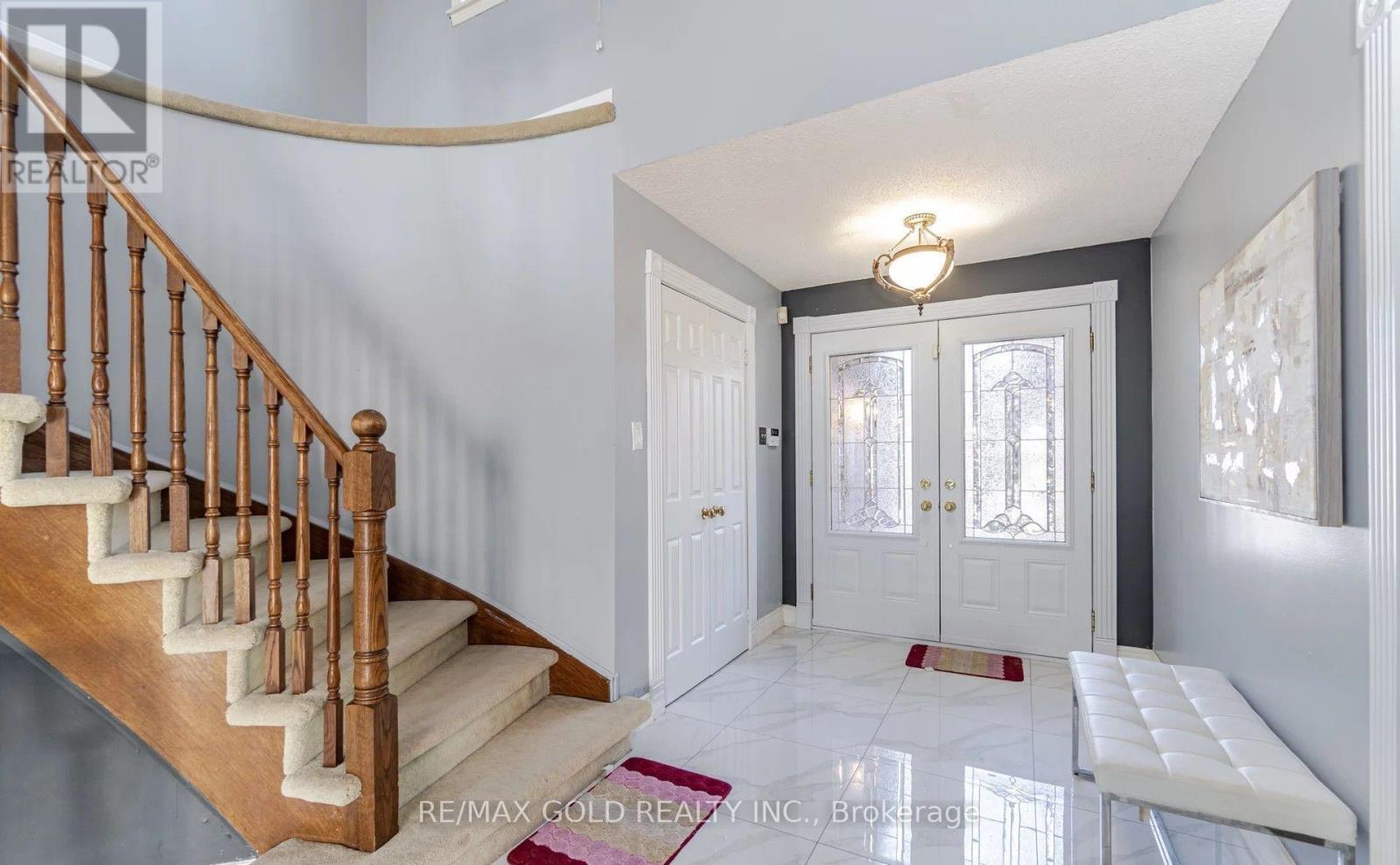 21 Nottingham Crescent, Brampton, Ontario  L6S 4G3 - Photo 2 - W13214534