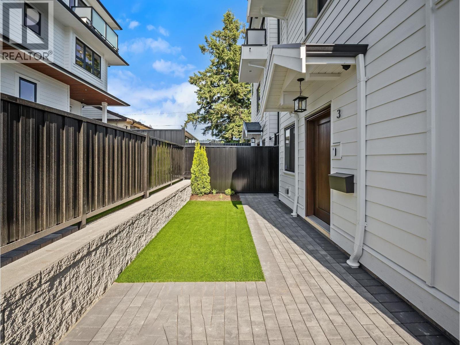 3 3786 Peter Street, Burnaby, British Columbia  V5J 1N4 - Photo 3 - R3129054