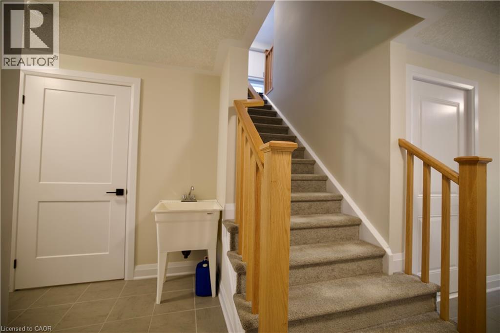 559 Balsam Poplar Street, Waterloo, Ontario  N2V 0H8 - Photo 4 - 40833683