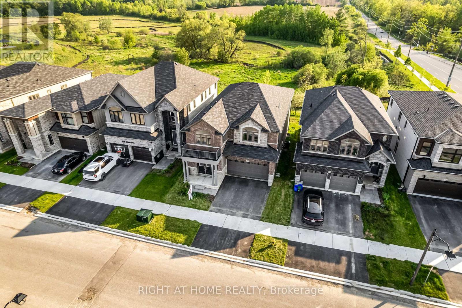 330 GILLESPIE DRIVE, Brantford, Ontario