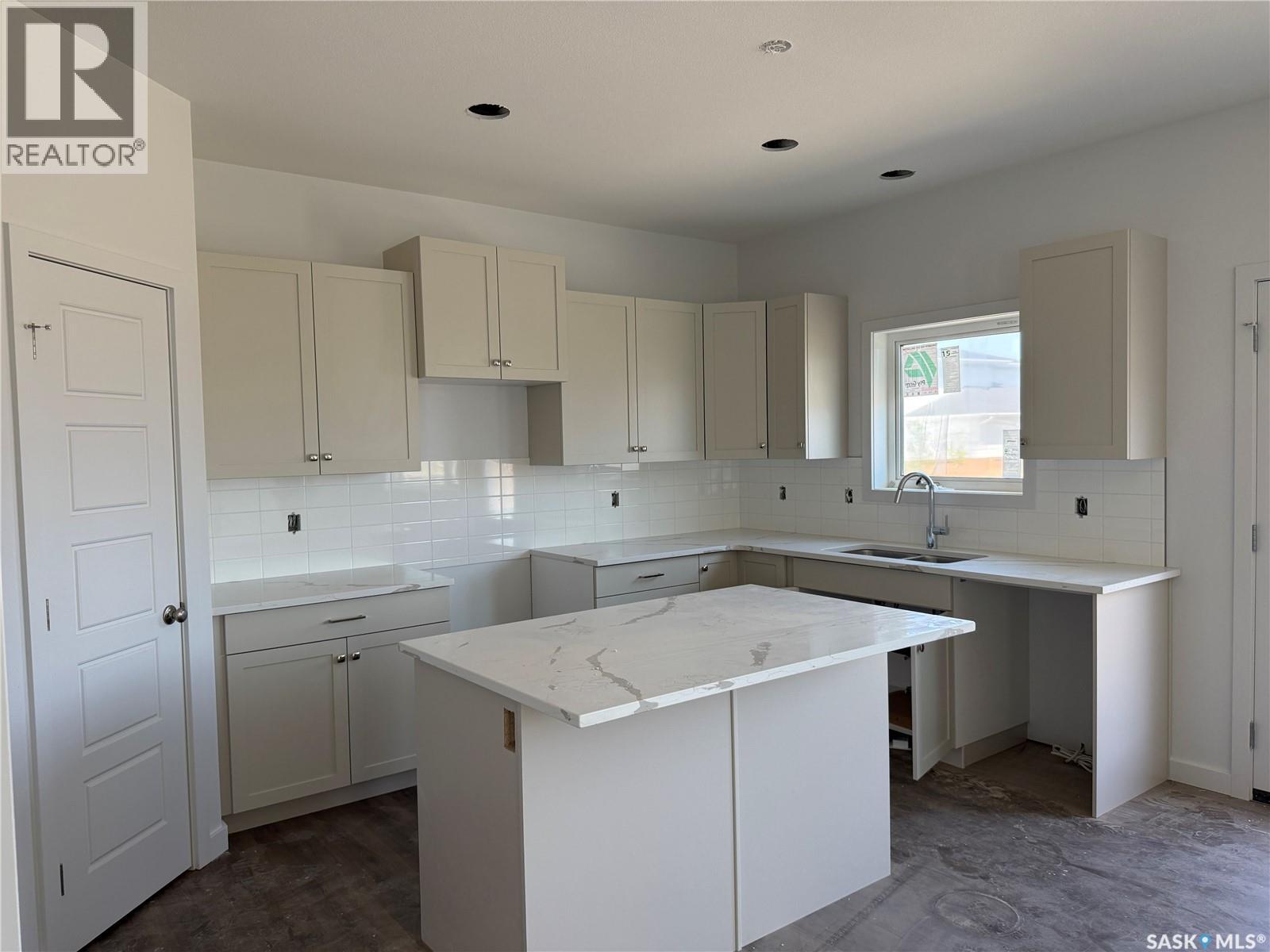327 Cowessess Road, Saskatoon, Saskatchewan  S7V 1Y4 - Photo 2 - SK037448