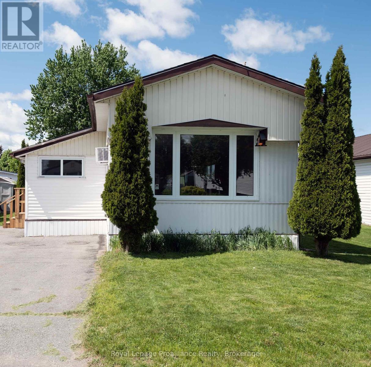 18 Finch Lane, Quinte West, Ontario  K8N 4Z3 - Photo 2 - X13214796