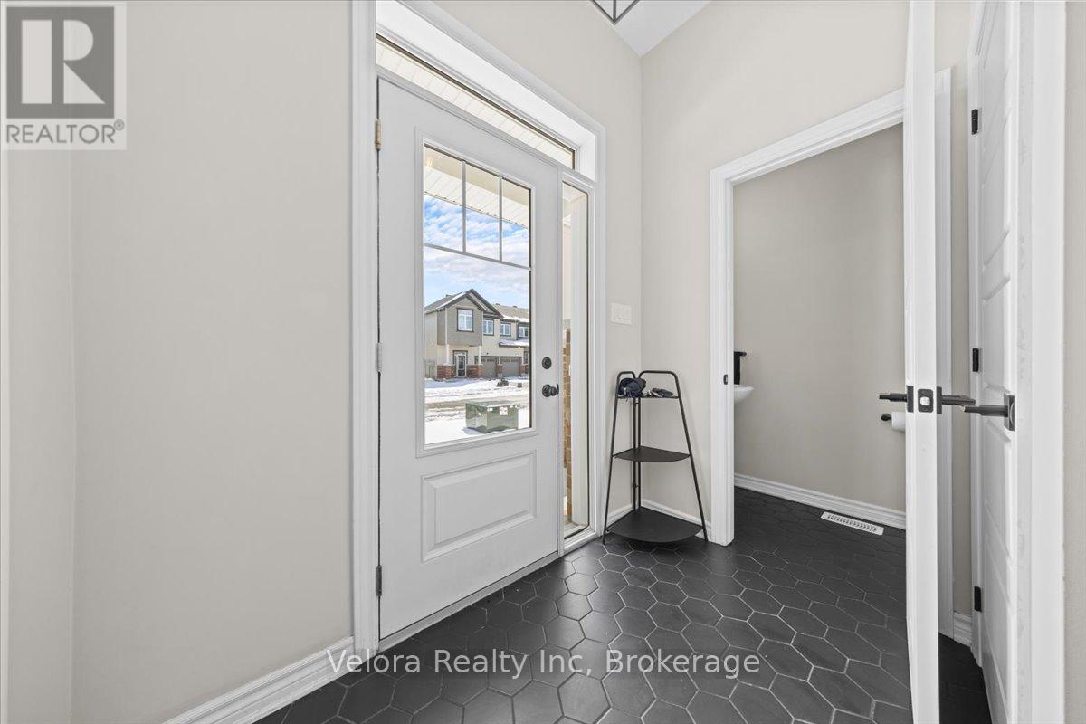 355 Crossway Terrace, Ottawa, Ontario  K2S 2Z3 - Photo 4 - X13214738