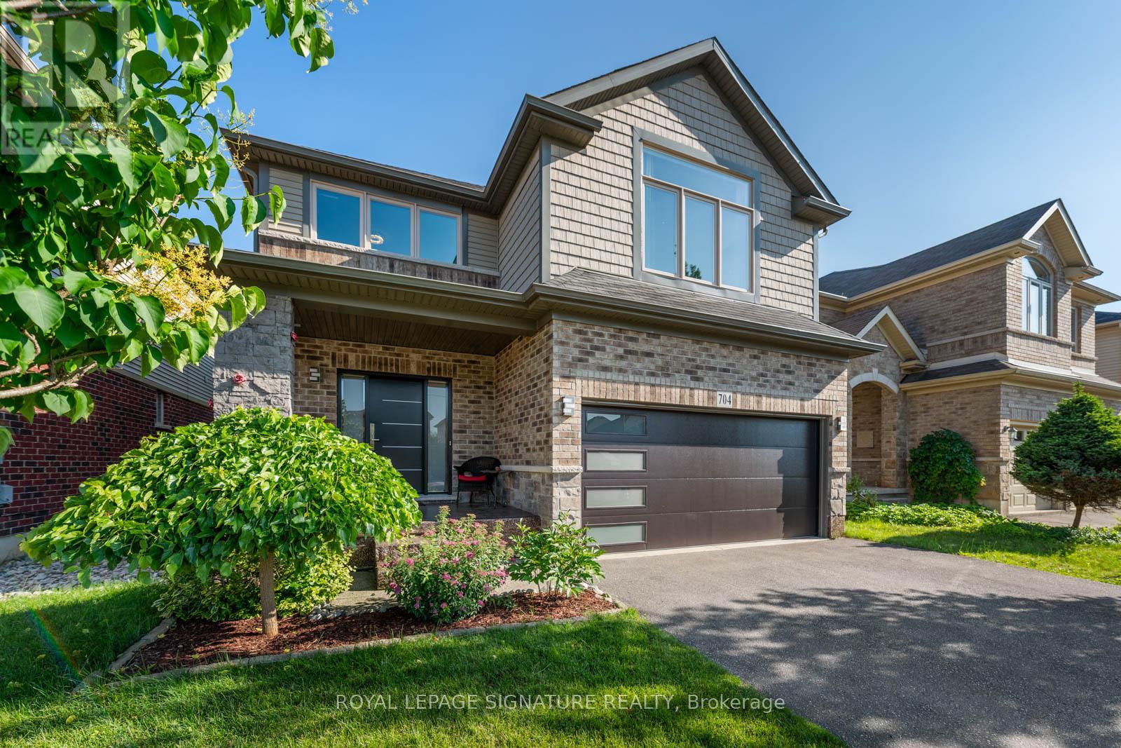704 Robert Ferrie Drive, Kitchener, Ontario  N2R 0B2 - Photo 2 - X13019334