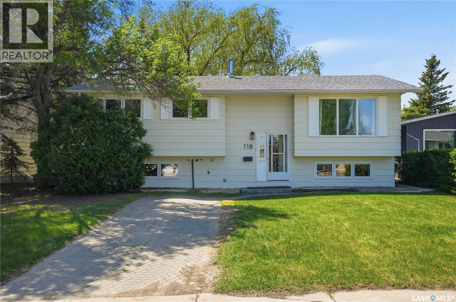 118 Laurentian Drive, Saskatoon, Saskatchewan  S7H 4M2 - Photo 1 - SK037569