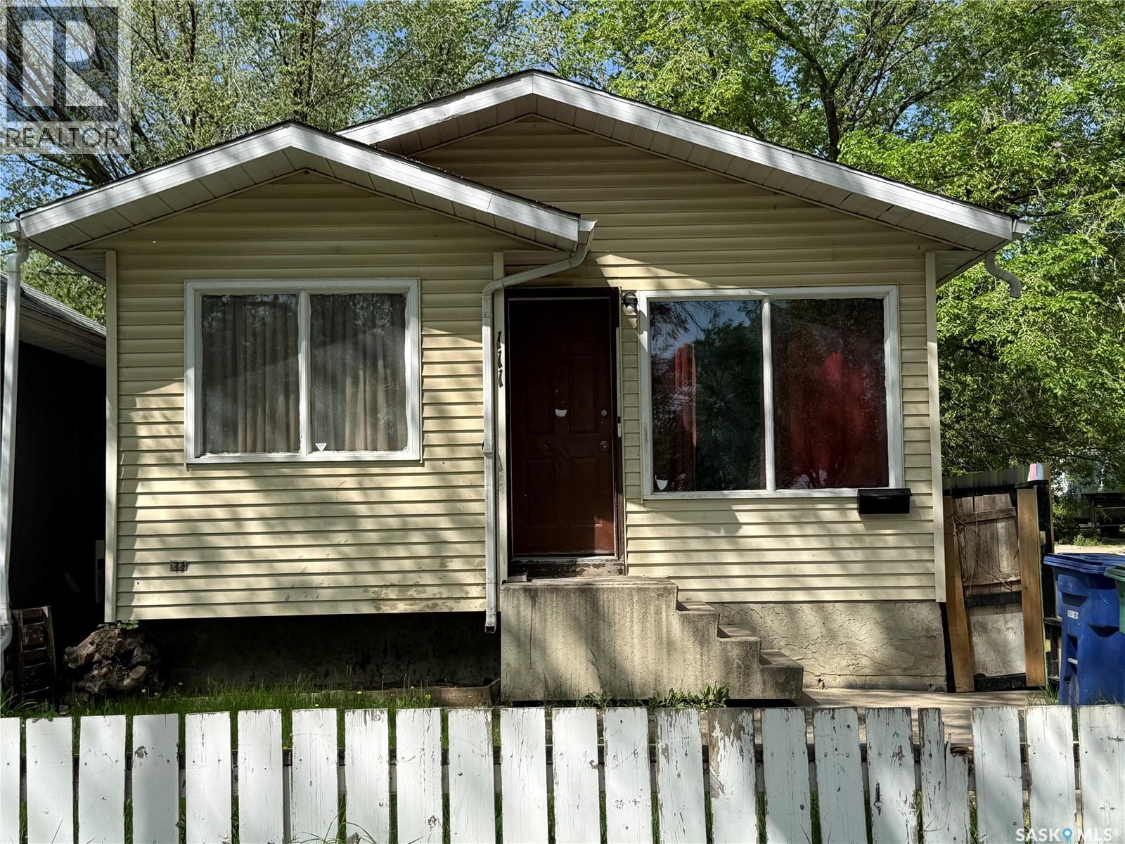 111 M Avenue S, Saskatoon, Saskatchewan  S7M 2K1 - Photo 1 - SK037378