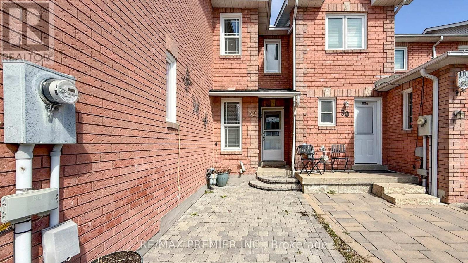 32 Weekes Drive, Ajax, Ontario  L1T 3T2 - Photo 4 - E13034702