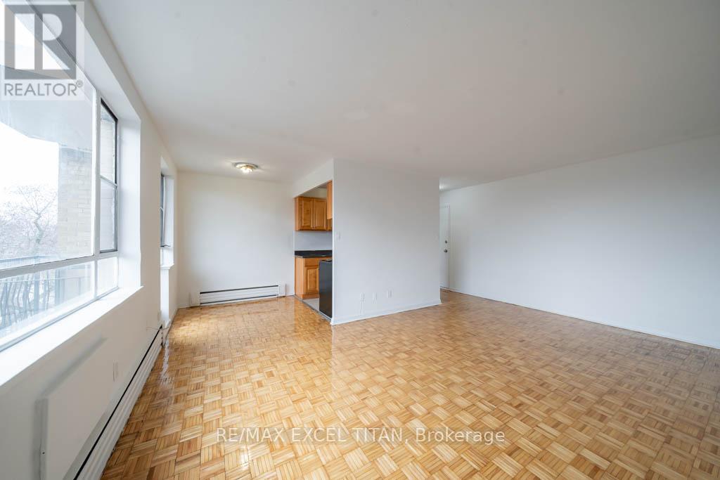 111 - 2895 Bathurst Street, Toronto, Ontario  M6H 3A8 - Photo 3 - C13214668