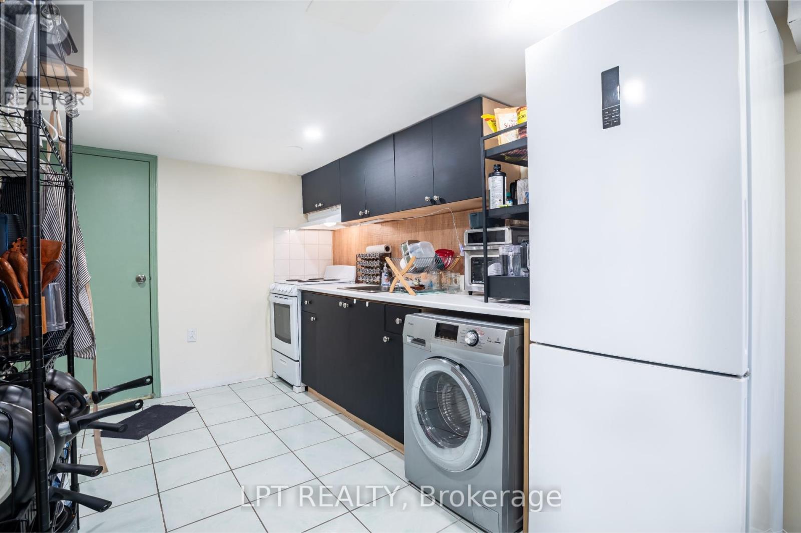 541 Vaughan Road, Toronto, Ontario  M6C 2R2 - Photo 17 - C13214806