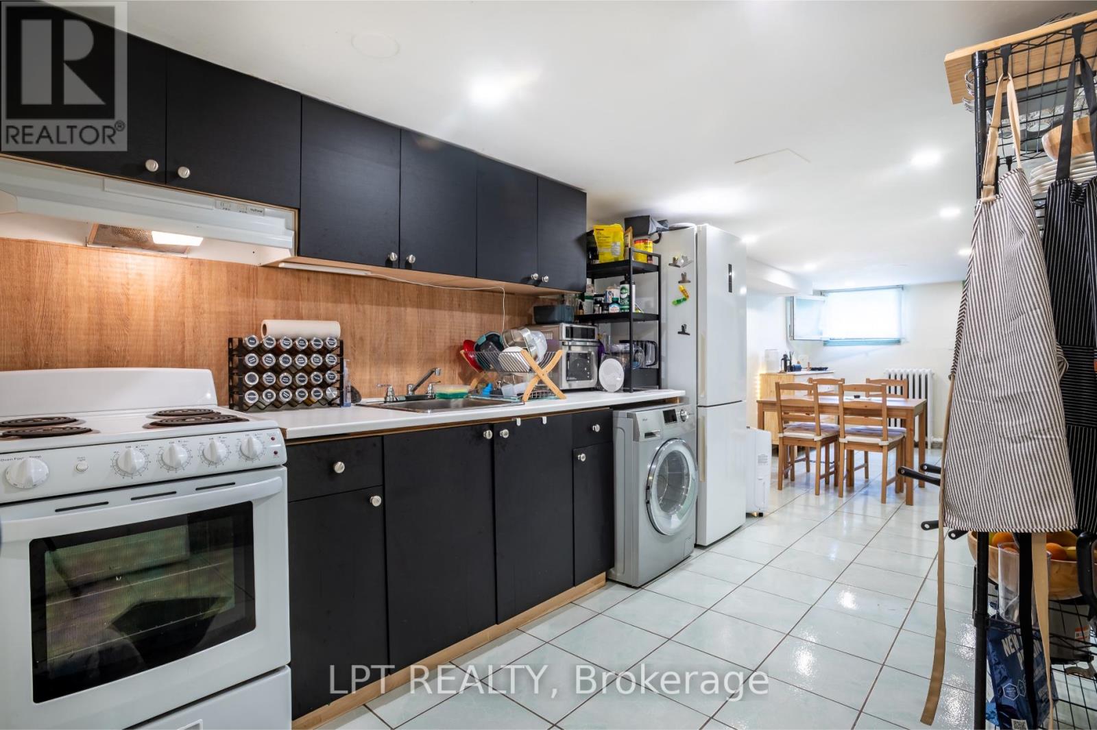 541 Vaughan Road, Toronto, Ontario  M6C 2R2 - Photo 18 - C13214806