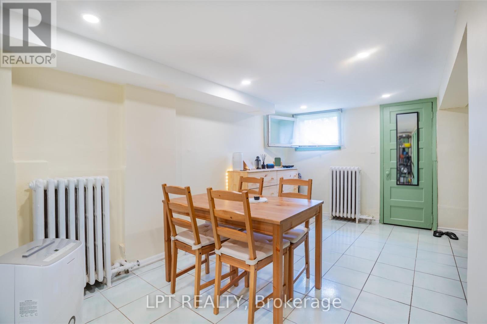 541 Vaughan Road, Toronto, Ontario  M6C 2R2 - Photo 19 - C13214806
