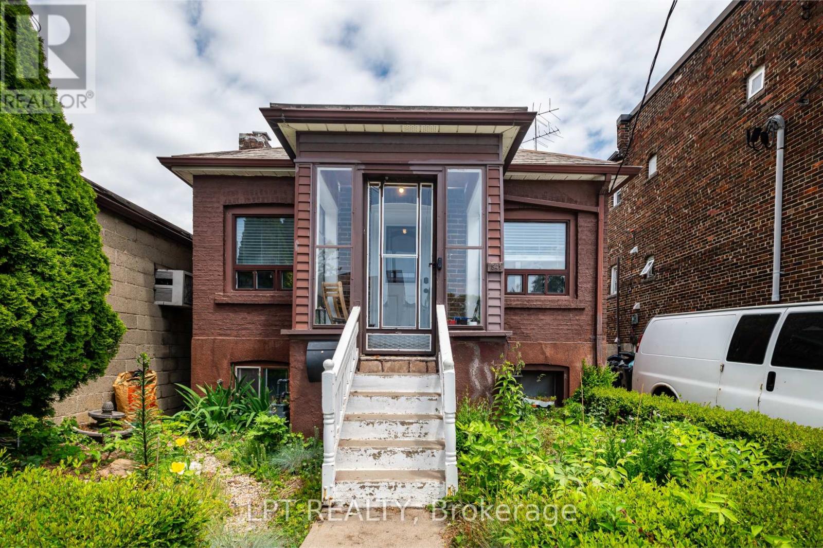 541 Vaughan Road, Toronto, Ontario  M6C 2R2 - Photo 2 - C13214806