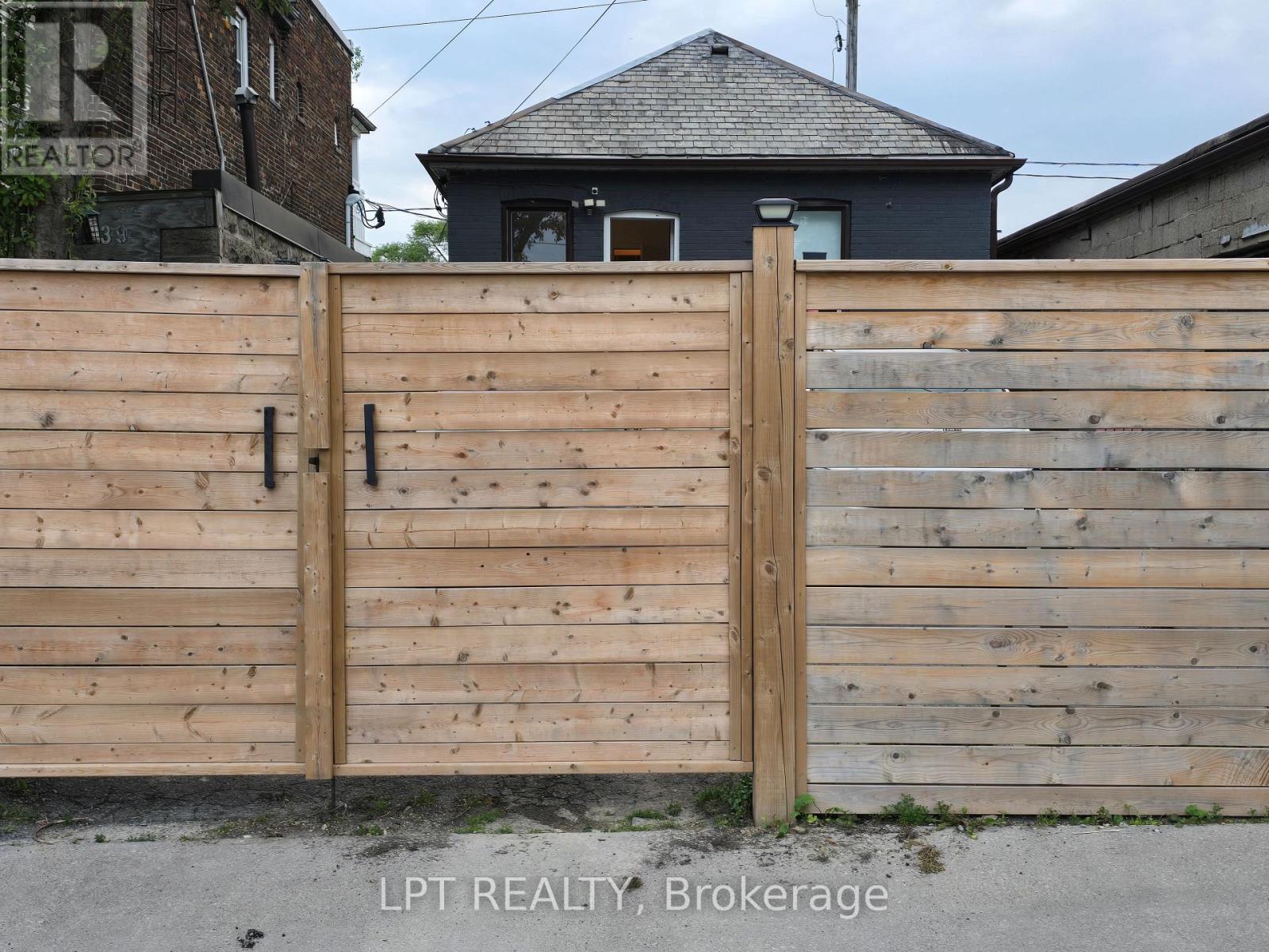 541 Vaughan Road, Toronto, Ontario  M6C 2R2 - Photo 27 - C13214806