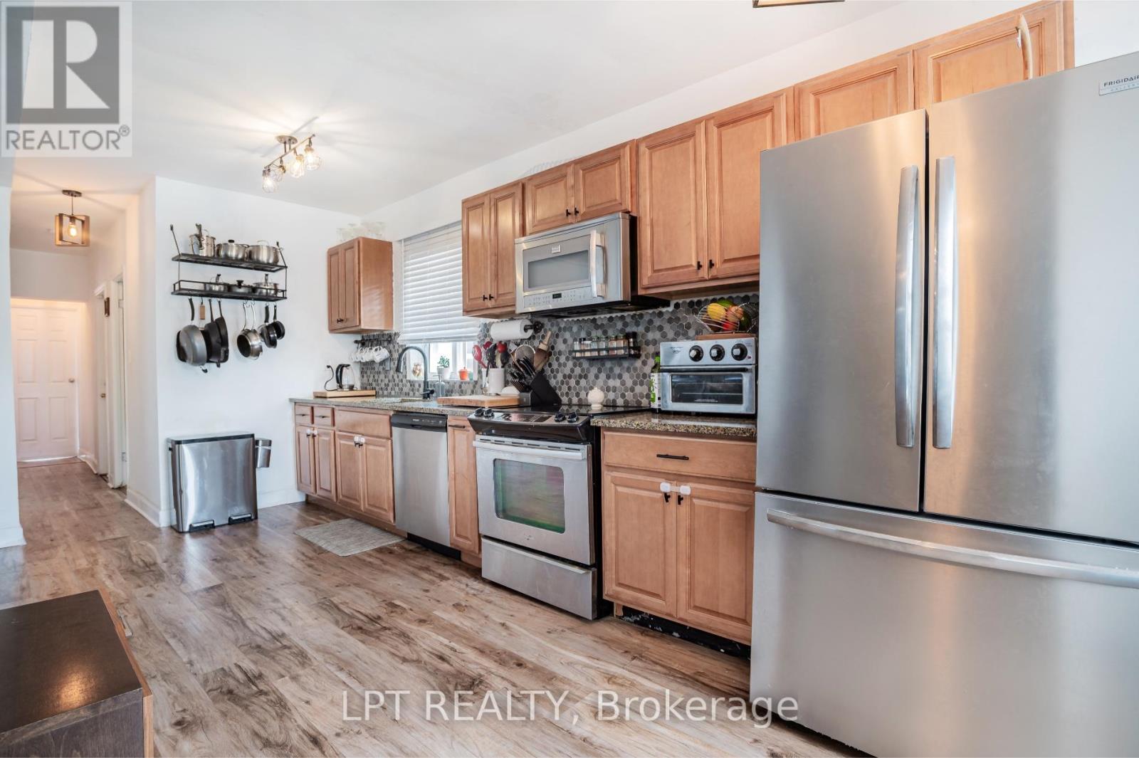 541 Vaughan Road, Toronto, Ontario  M6C 2R2 - Photo 7 - C13214806