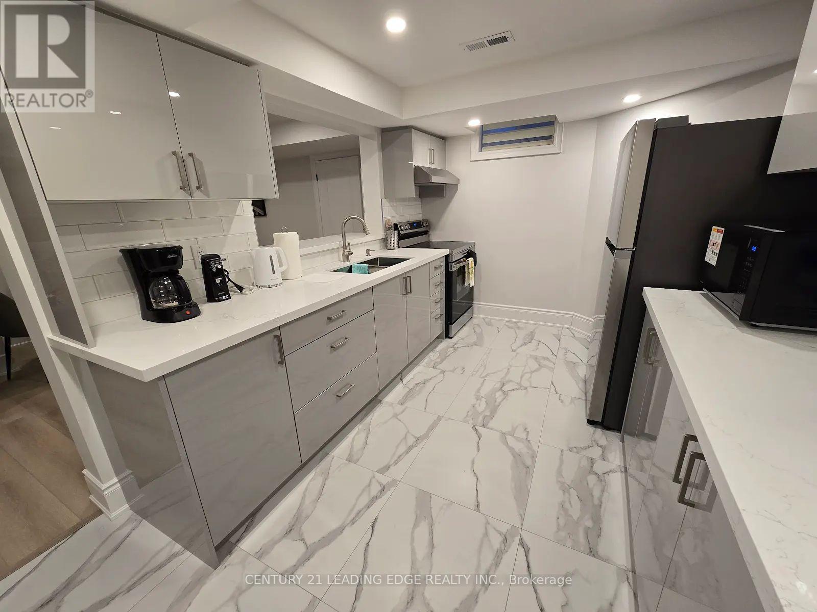 14 Porthclair Court, Toronto, Ontario  M1B 4X7 - Photo 3 - E13214702