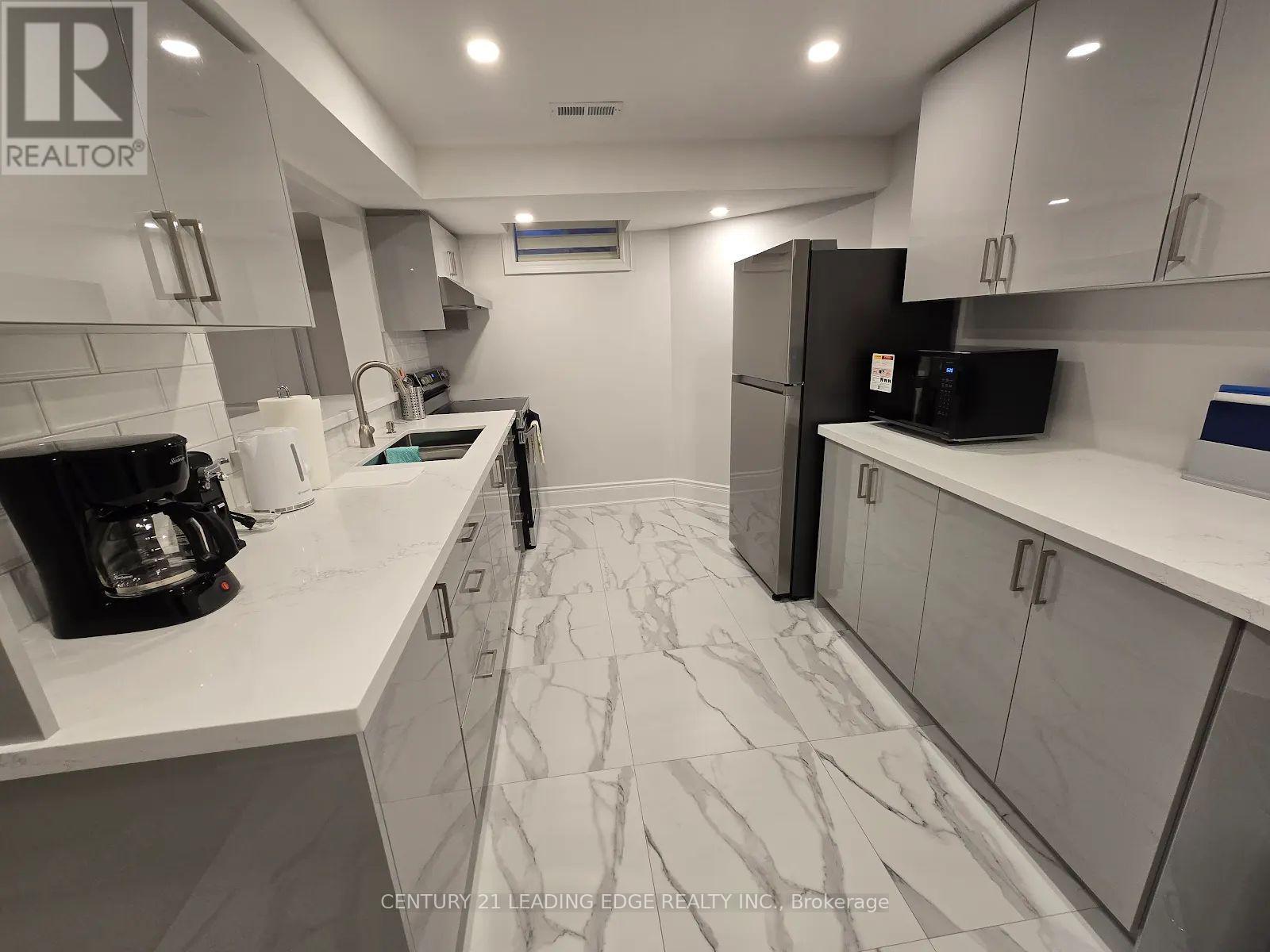 14 Porthclair Court, Toronto, Ontario  M1B 4X7 - Photo 4 - E13214702