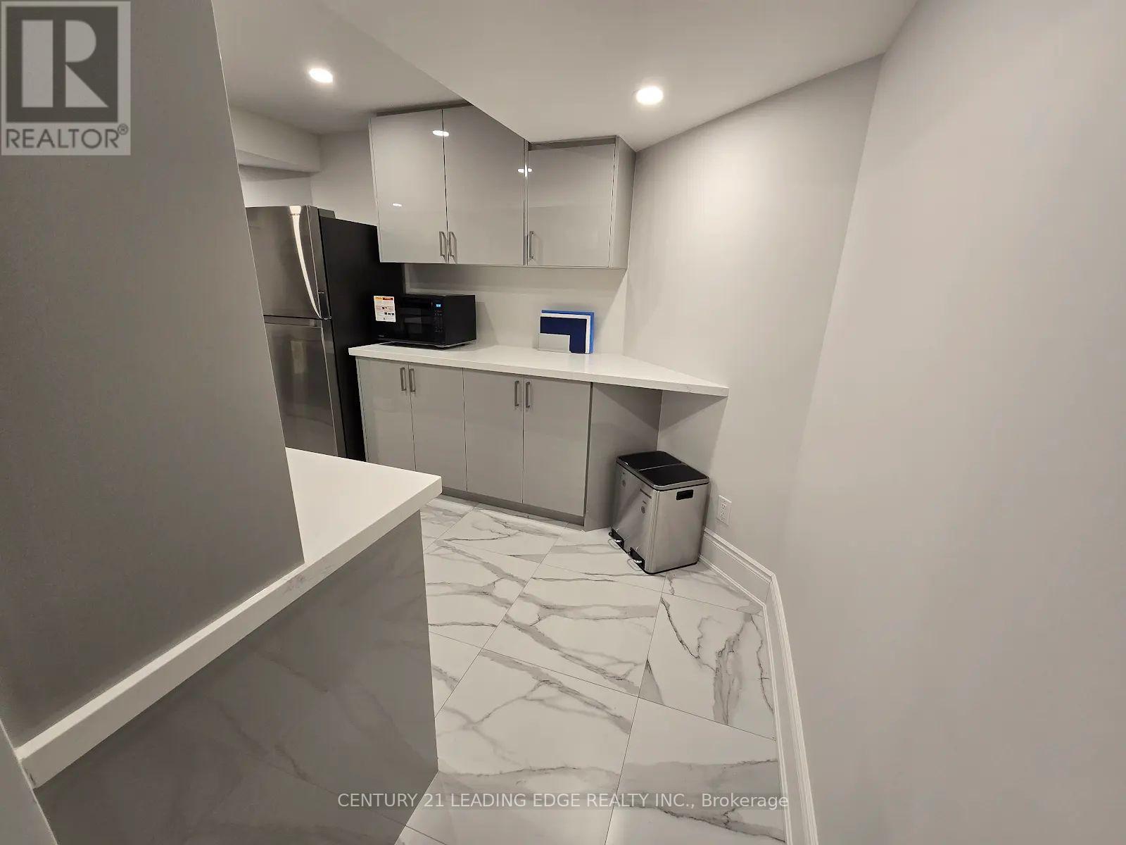 14 Porthclair Court, Toronto, Ontario  M1B 4X7 - Photo 6 - E13214702