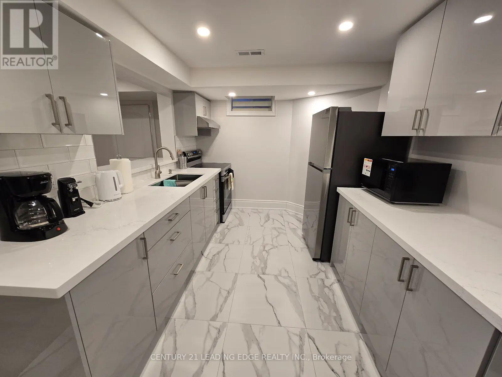 14 Porthclair Court, Toronto, Ontario  M1B 4X7 - Photo 7 - E13214702