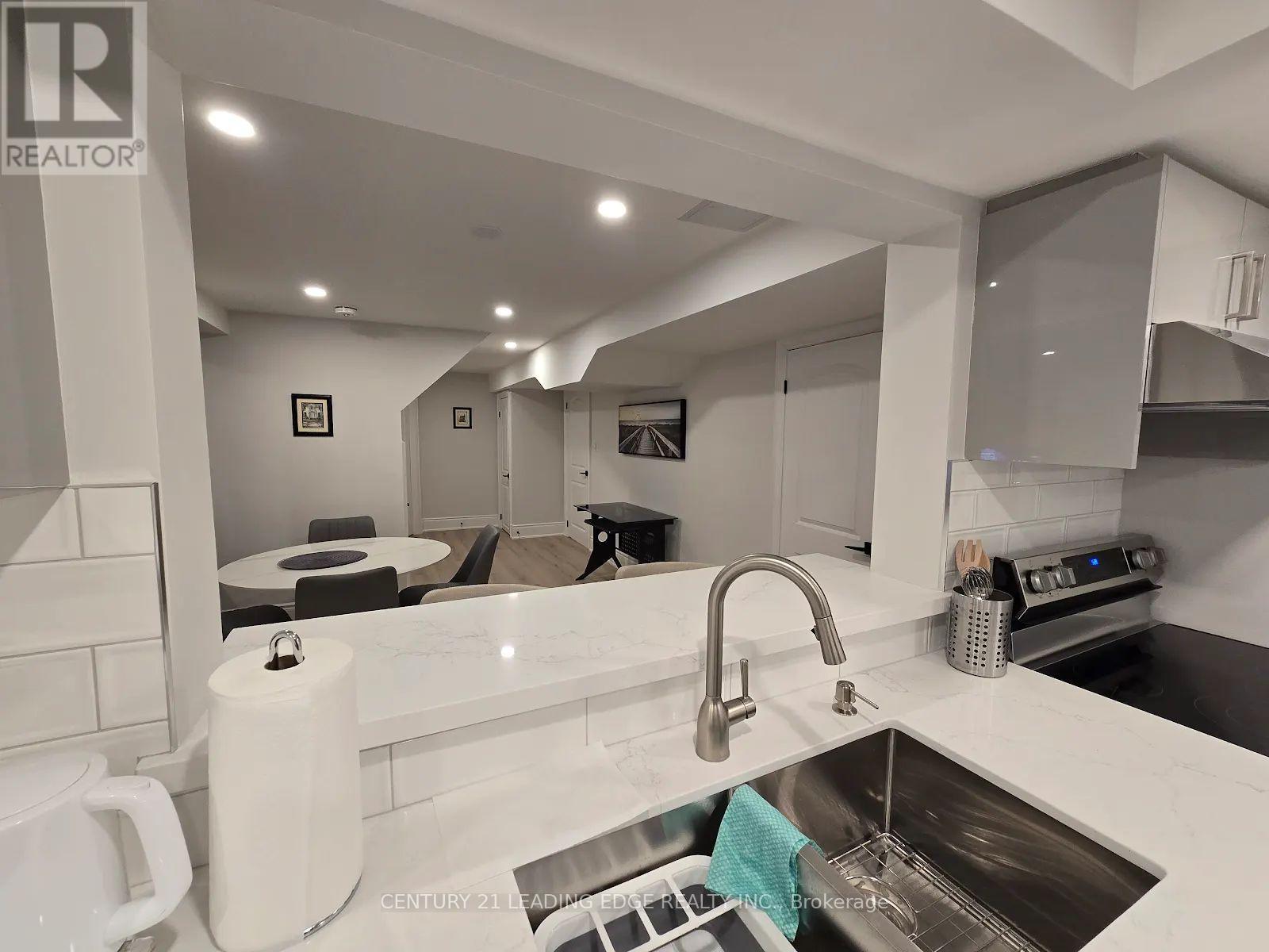 14 Porthclair Court, Toronto, Ontario  M1B 4X7 - Photo 8 - E13214702