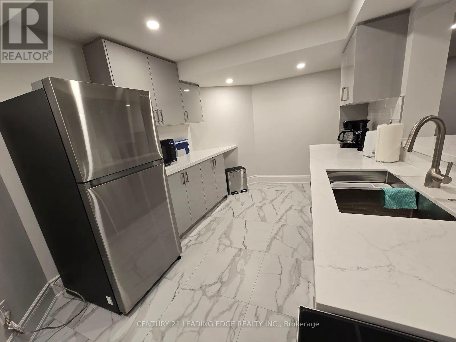 14 Porthclair Court, Toronto, Ontario  M1B 4X7 - Photo 9 - E13214702