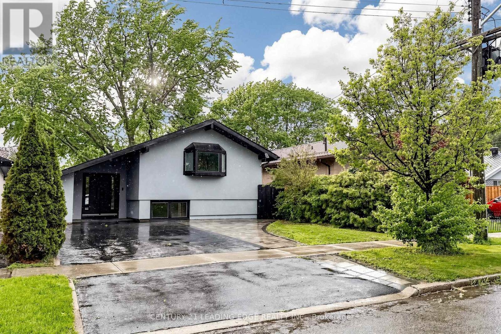 26 Cartier Crescent, Toronto, Ontario  M1P 3N8 - Photo 2 - E13214724
