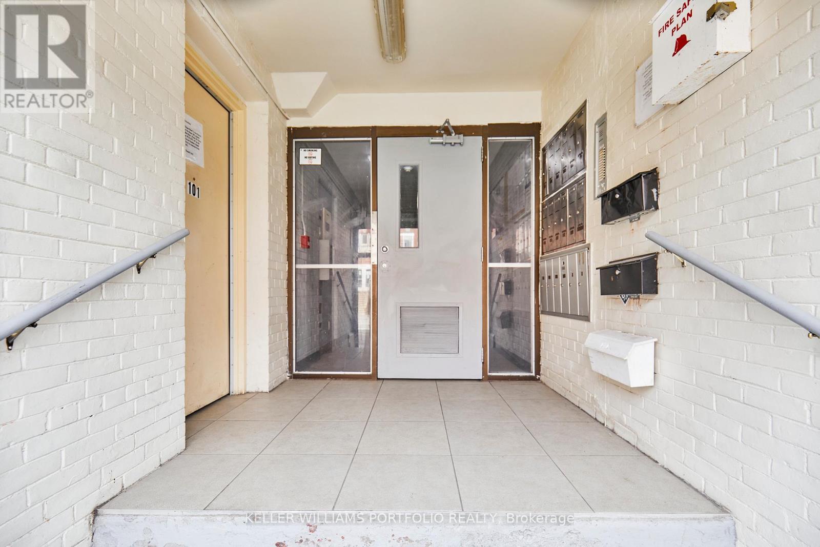1395 Gerrard Street E, Toronto, Ontario  M4L 1Z3 - Photo 3 - E13214726