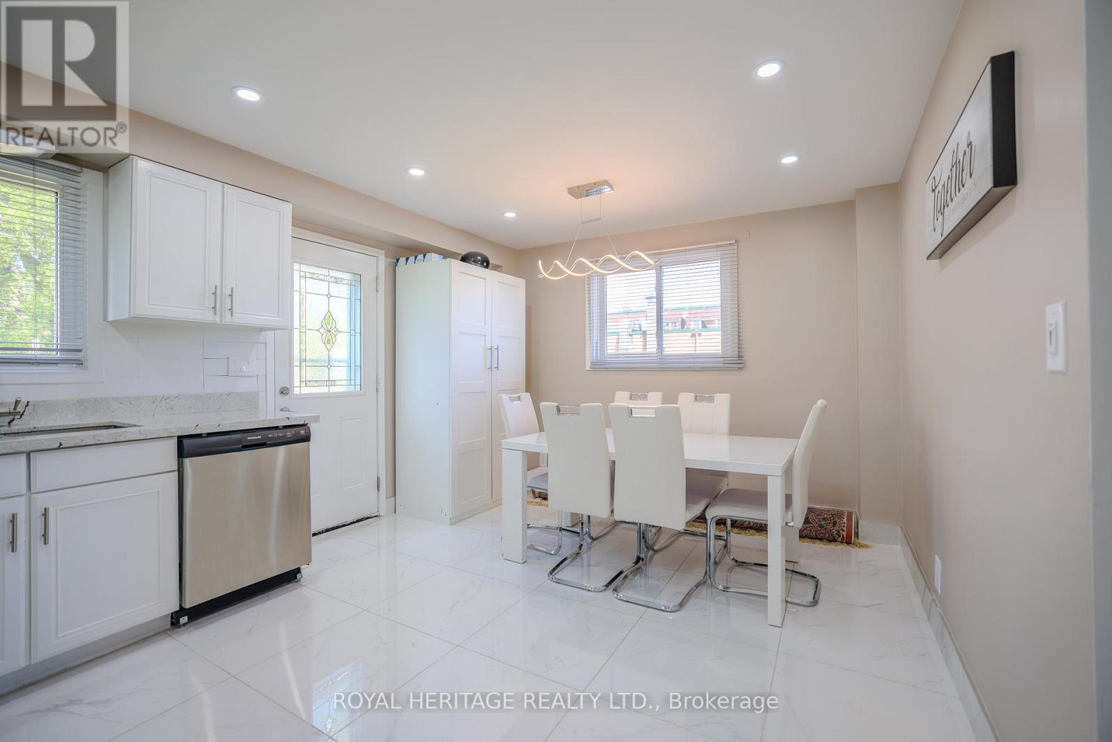 1092 Cedar Street, Oshawa, Ontario  L1J 3R9 - Photo 13 - E13214780