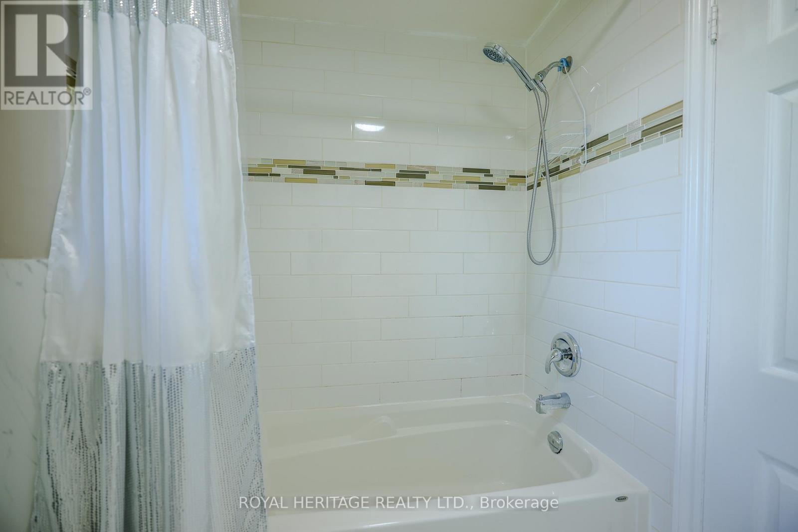 1092 Cedar Street, Oshawa, Ontario  L1J 3R9 - Photo 19 - E13214780