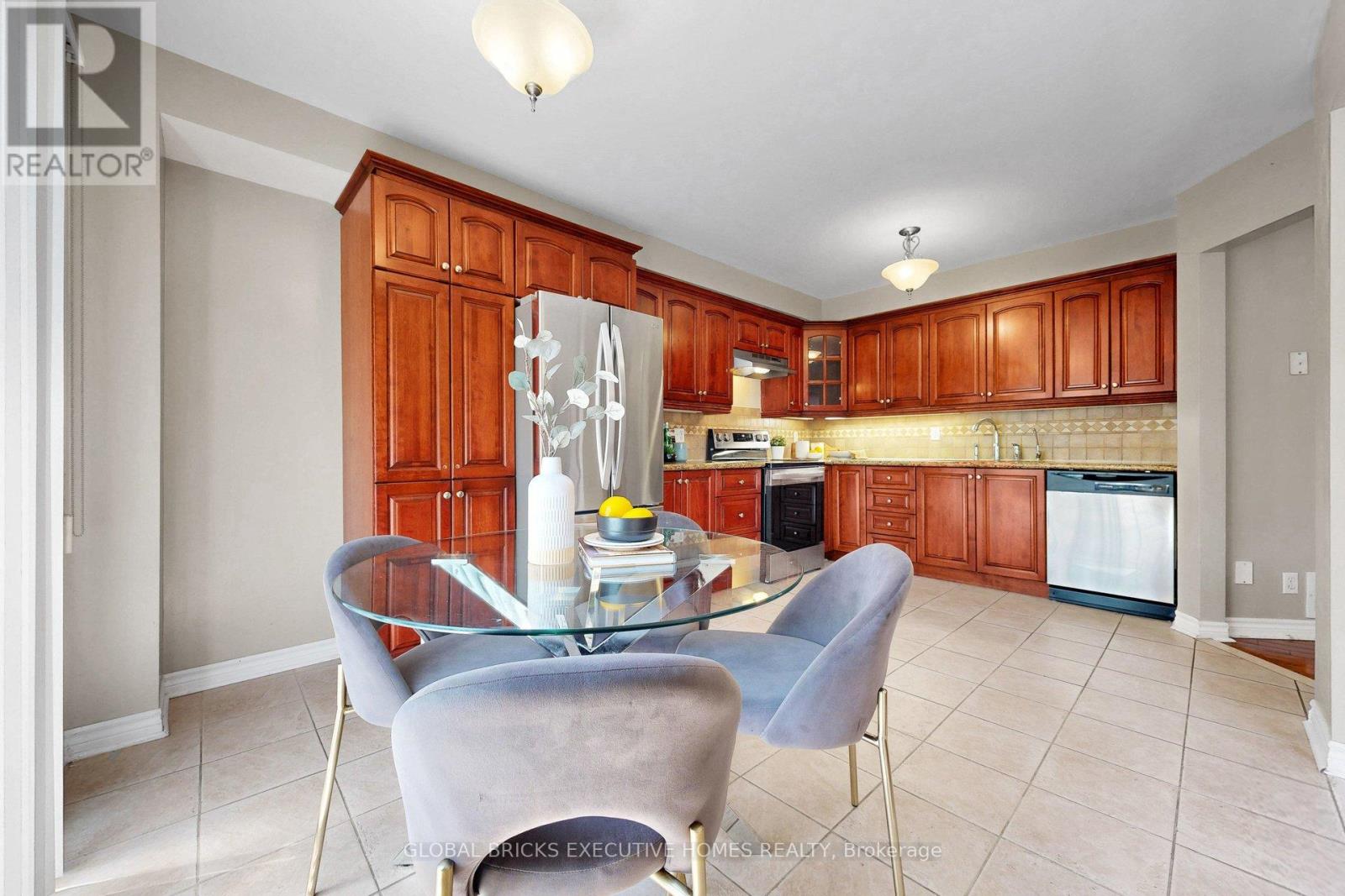 13 Howling Crescent, Ajax, Ontario  L1S 7N7 - Photo 21 - E13214804