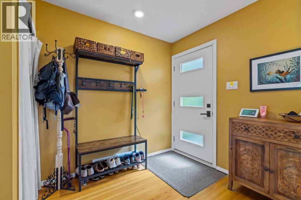 2716 Brecken Road Nw, Calgary, Alberta  T2L 1H3 - Photo 3 - A2314482
