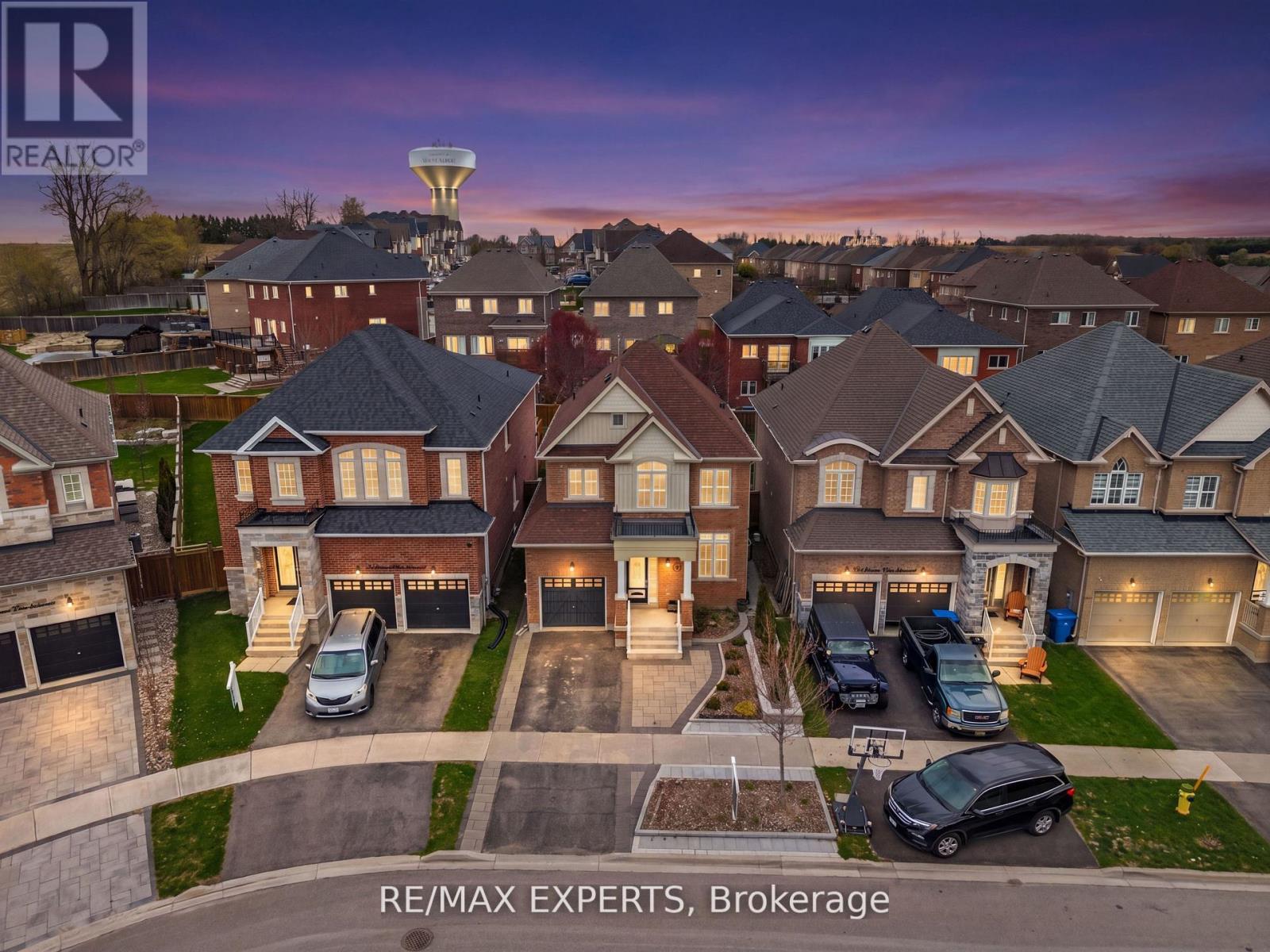 22 Manor Glen Crescent, East Gwillimbury, Ontario  L0G 1M0 - Photo 2 - N13214700