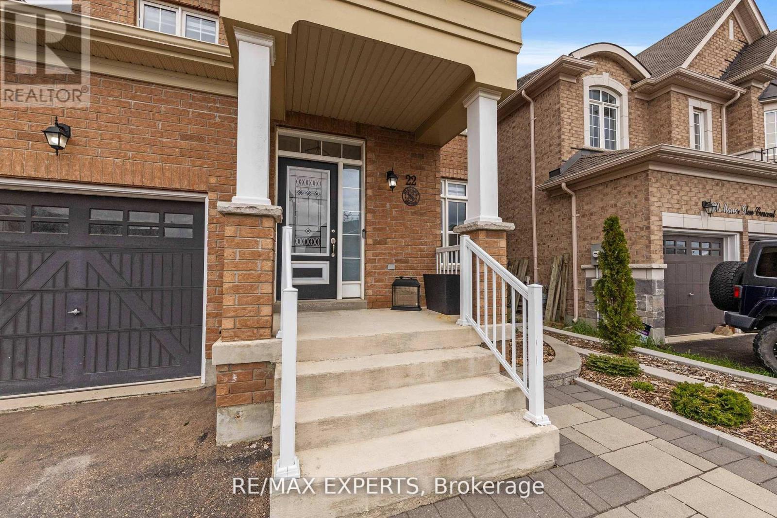 22 Manor Glen Crescent, East Gwillimbury, Ontario  L0G 1M0 - Photo 4 - N13214700