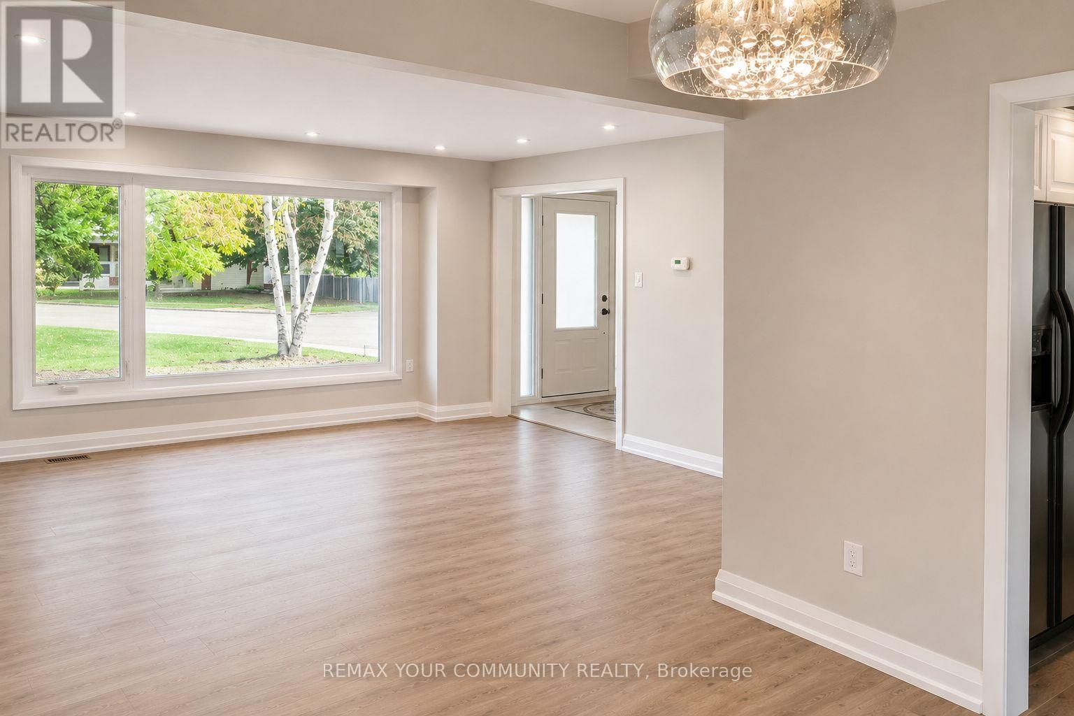 77 Beswick Drive, Newmarket, Ontario  L3Y 1E8 - Photo 4 - N13214786