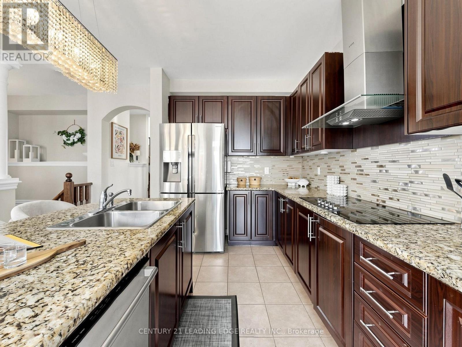 6 Kellington Trail S, Whitchurch-Stouffville, Ontario  L4A 7X3 - Photo 17 - N13214856
