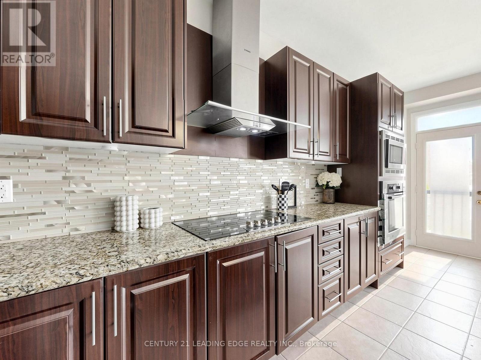 6 Kellington Trail S, Whitchurch-Stouffville, Ontario  L4A 7X3 - Photo 19 - N13214856