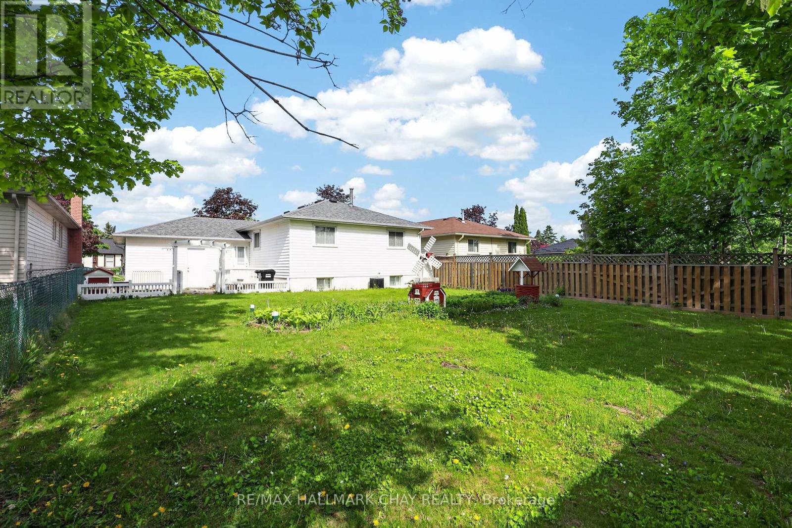 13 Bronte Crescent, Barrie (Letitia Heights), Ontario  L4N 5B8 - Photo 4 - S13214684