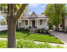 13 NELSON SQUARE E, Barrie, Ontario