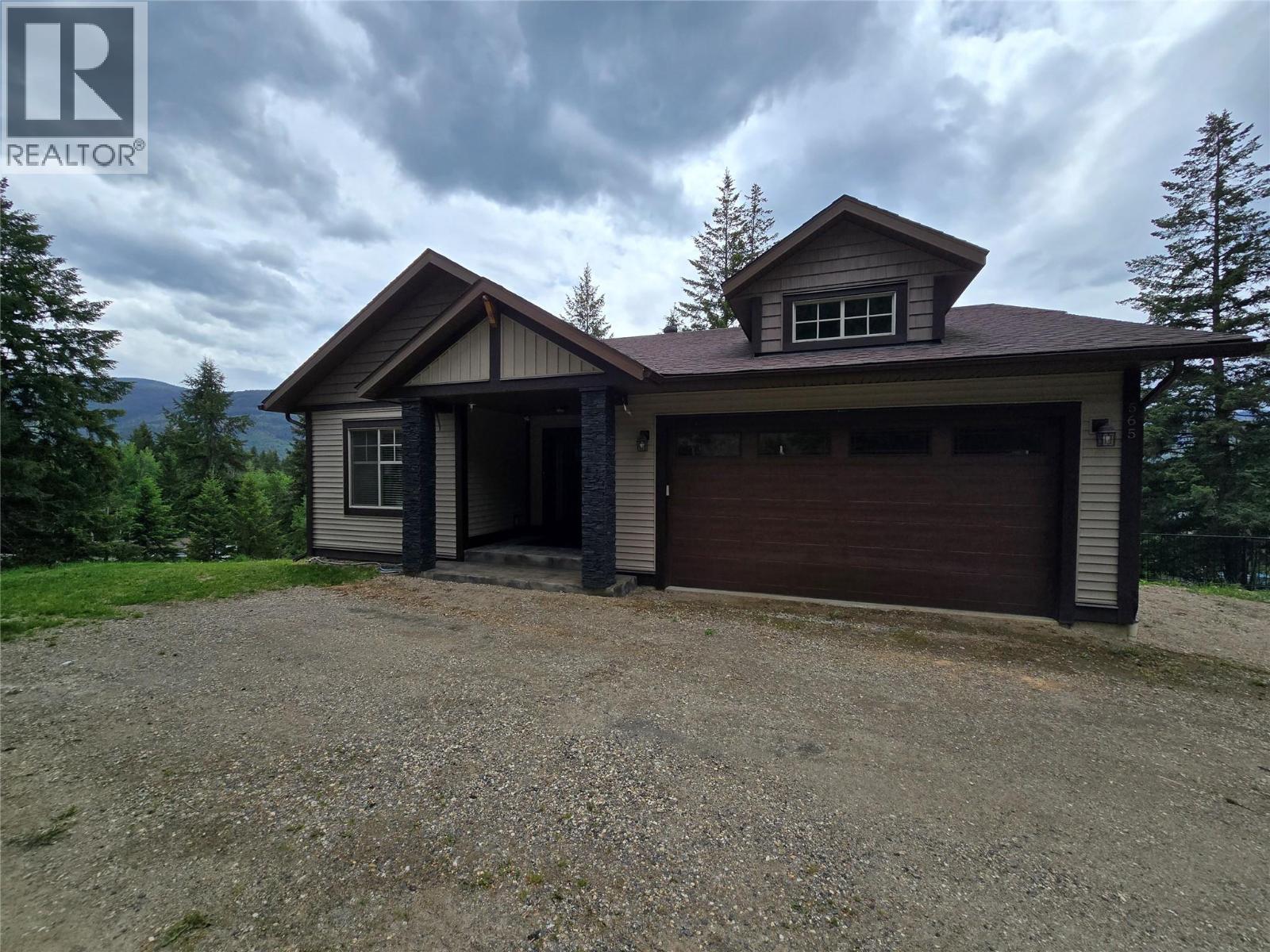565 Clearwater Valley Road, Clearwater, British Columbia  V0E 1N1 - Photo 2 - 10375577