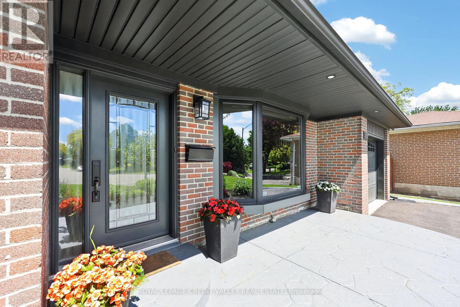 52 Terra Cotta Crescent, Brampton, Ontario  L6W 1C1 - Photo 4 - W13214612