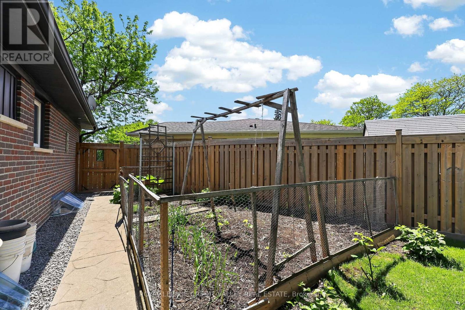 52 Terra Cotta Crescent, Brampton, Ontario  L6W 1C1 - Photo 45 - W13214612