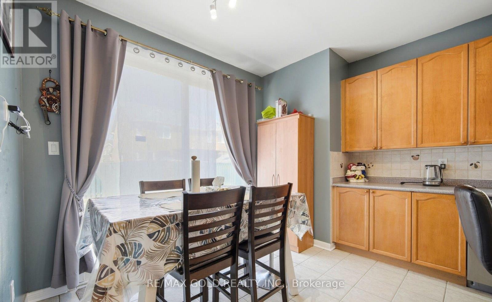 28 Latania Boulevard, Brampton, Ontario  L6P 1S9 - Photo 10 - W13214650