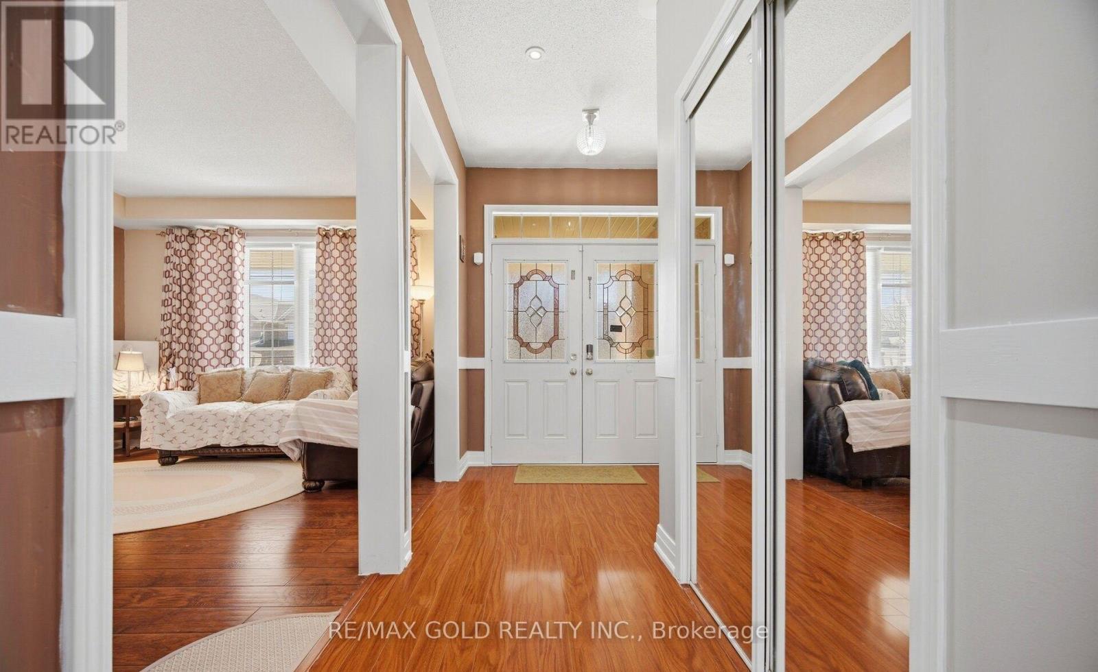 28 Latania Boulevard, Brampton, Ontario  L6P 1S9 - Photo 2 - W13214650