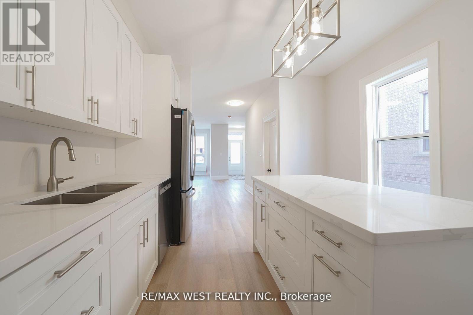 115 Edwin Avenue, Toronto, Ontario  M6P 3Z8 - Photo 15 - W13214820