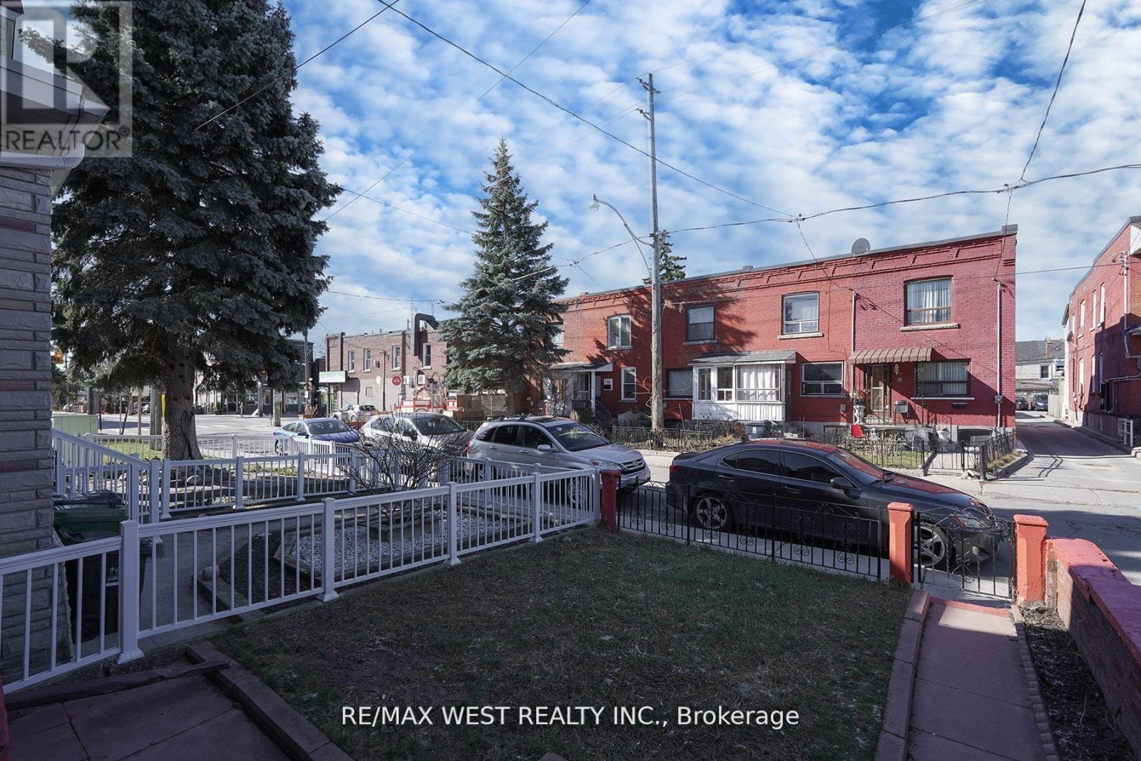 115 Edwin Avenue, Toronto, Ontario  M6P 3Z8 - Photo 5 - W13214820