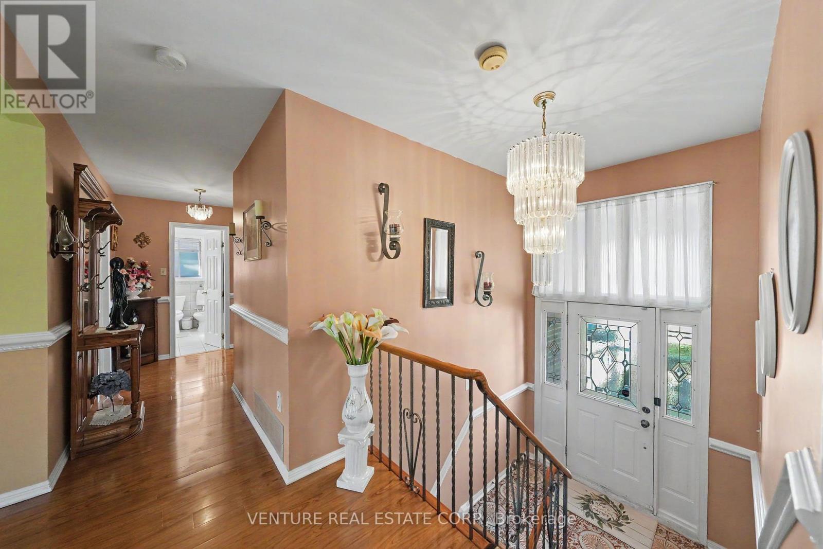 346 Centre Street N, Brampton, Ontario  L6V 3B5 - Photo 11 - W13214836