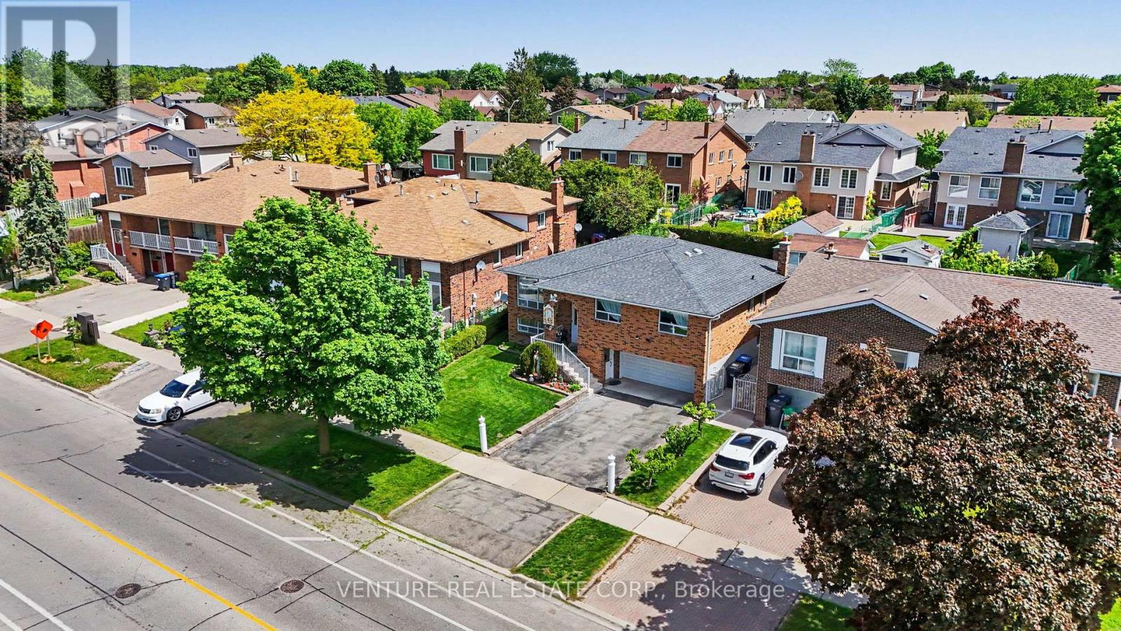 346 Centre Street N, Brampton, Ontario  L6V 3B5 - Photo 2 - W13214836