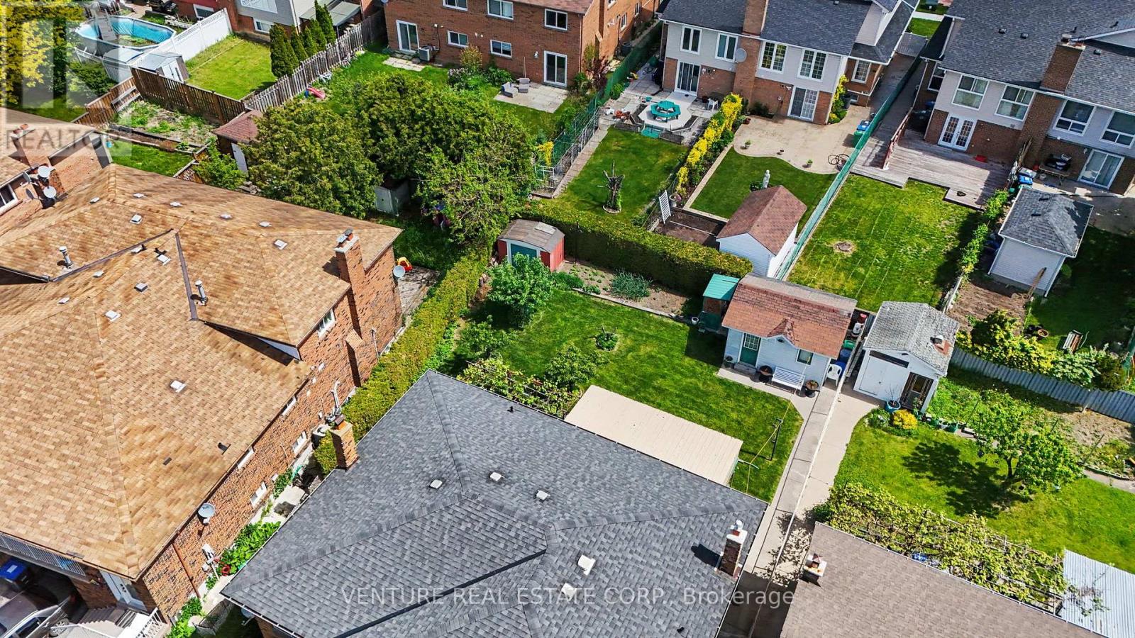 346 Centre Street N, Brampton, Ontario  L6V 3B5 - Photo 3 - W13214836