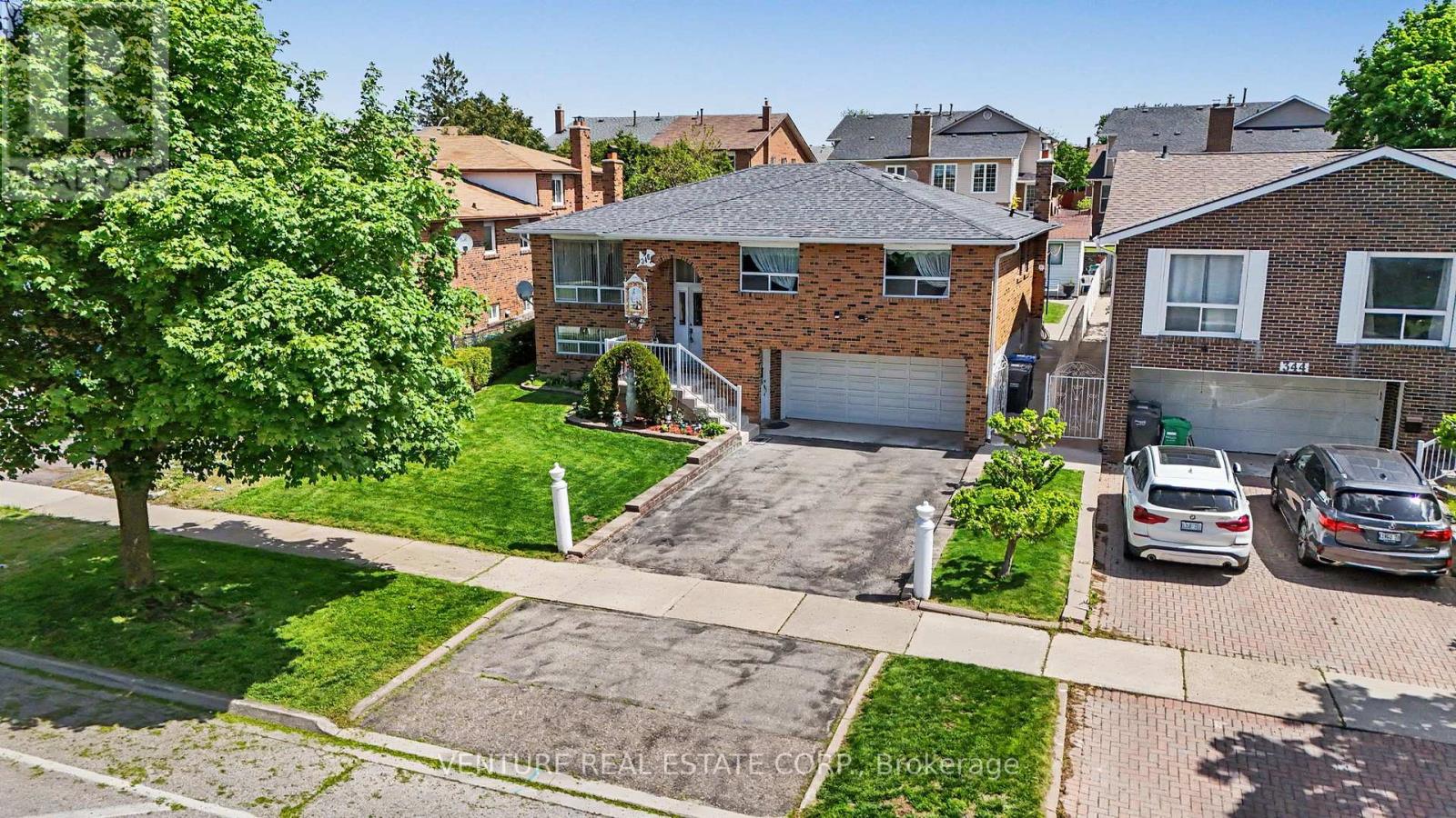 346 Centre Street N, Brampton, Ontario  L6V 3B5 - Photo 5 - W13214836